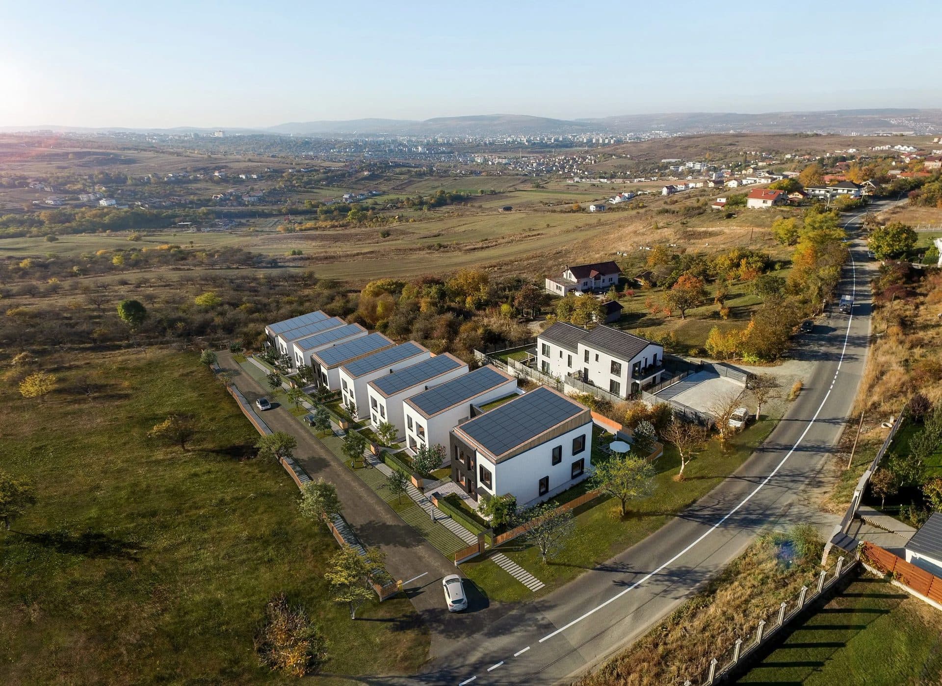 Strada SOL văzută din dronă, cu dealurile din jur